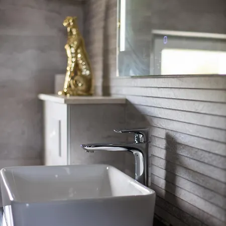 Valentina Apartman *