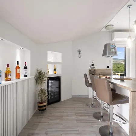 Valentina Daire Trogir